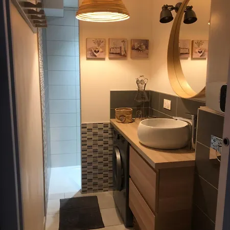 T2 Avec Piscine, Jardin, Clim Et Parking